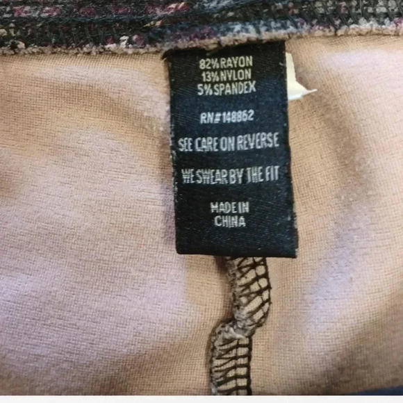 Torrid Purple Plaid Capri  Size 3 - Picture 5 of 7